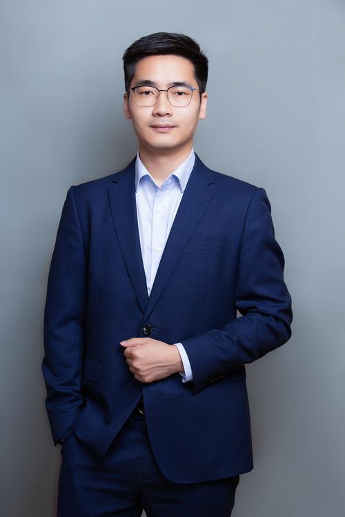 何乔友 创始人 & 执行董事